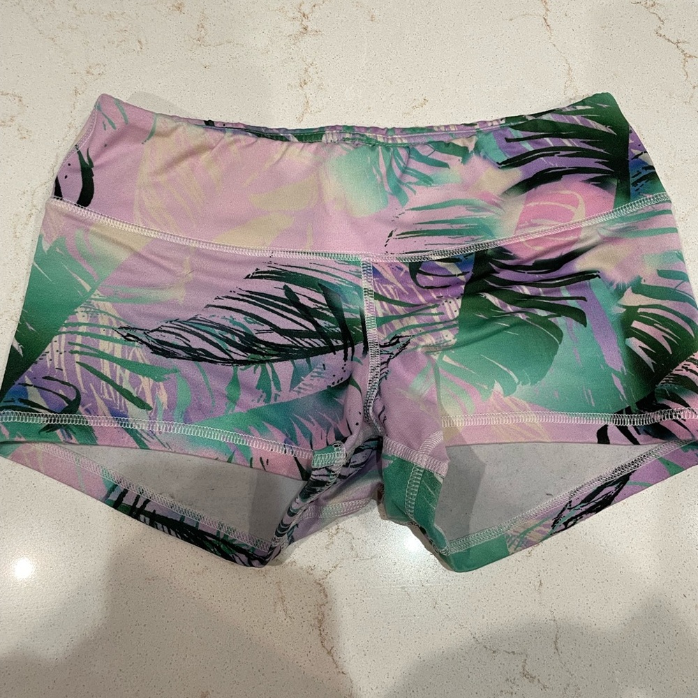 FLEO Shorts - Size Small EUC